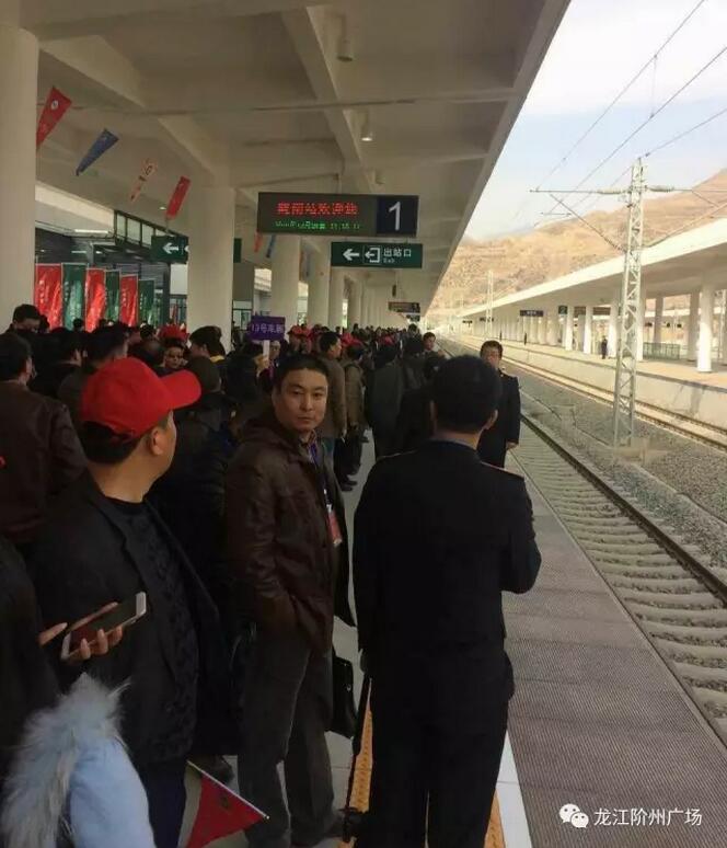 萬(wàn)人見(jiàn)證！蘭渝鐵路隴南站順利通車(chē)！