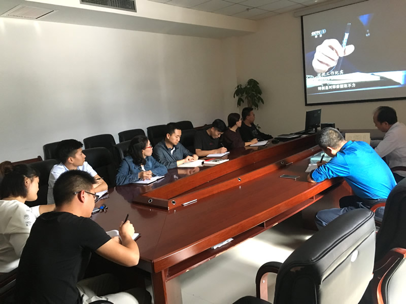 市龍江城鄉(xiāng)發(fā)展集團(tuán)公司集體學(xué)習(xí)《習(xí)近平的七年知青歲月》并觀看《巡視利劍》專(zhuān)題片