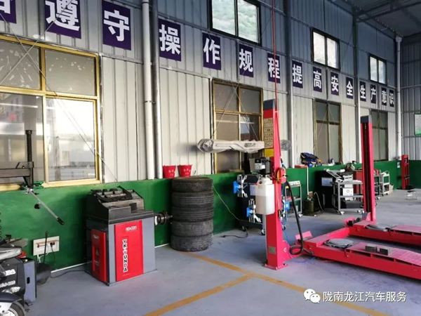 金錘鈑金，銀槍噴漆！龍江汽修值得信賴！